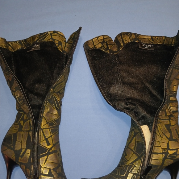 Pre-loved Caliente Black and Gold Suede Boots. Worn only 1 x. - Picture 7 of 10